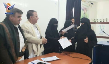 أمانة العاصمة .. تسليم شهادات انتقال المرافق الصحية للمستويات المتقدمة في برنامج تحسين جودة الأداء
